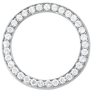 18K White Gold Round Diamond Circle Pendant